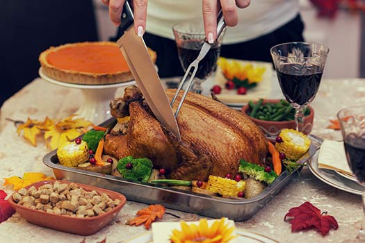 Tips for Hosting Thanksgiving Dinner in a Small Living Space in San Diego
